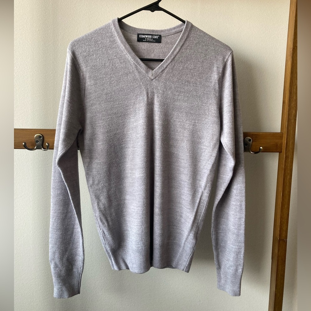 Men’s XS V-neck sweater by Cedarwood State